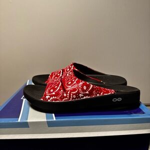 OOFOS - Red Bandana Pattern Slides